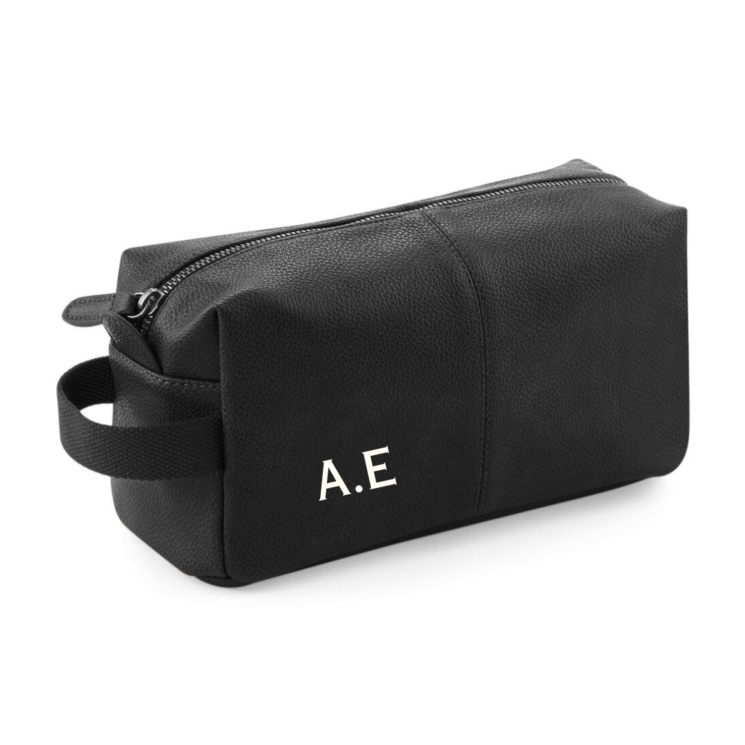 Washbag Personalised – Men’s Leather Wash Bag with Strap
